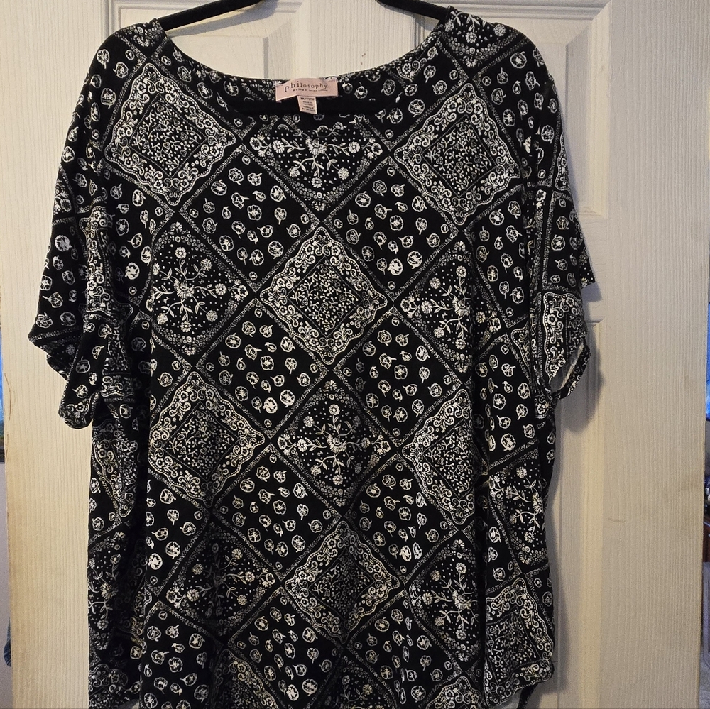 Philosphy Black and White Women's Knit Top